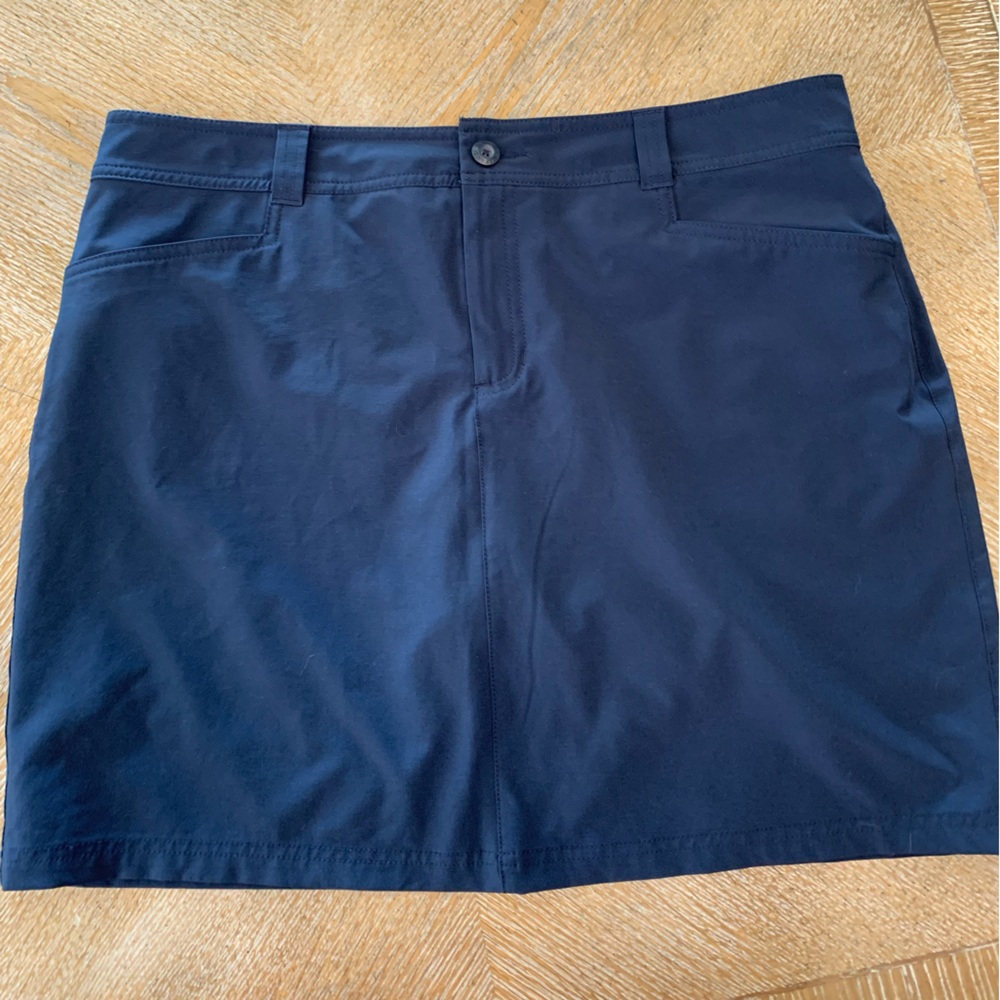 Eddie Bauer Skort/Skirt Navy Blue Size 12 Pockets Stretchy Waist 36” Length 17”